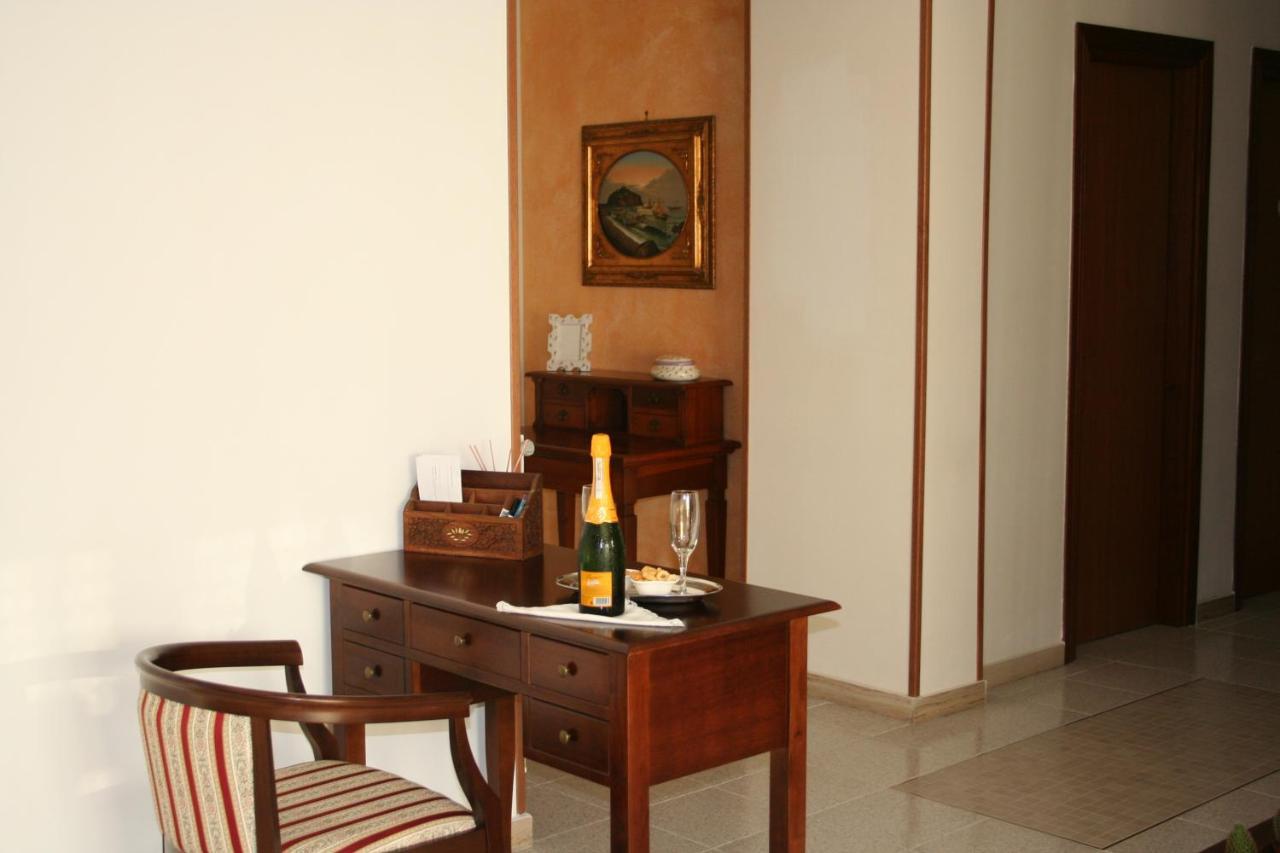 Costa D'Amalfi E Cilento Bed & Breakfast Pontecagnano Bagian luar foto